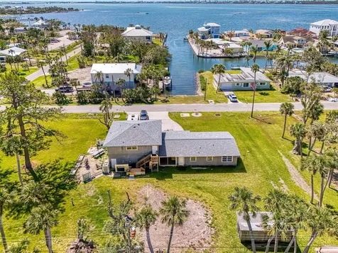 698 & West Perry W Perry Street Englewood FL 34223