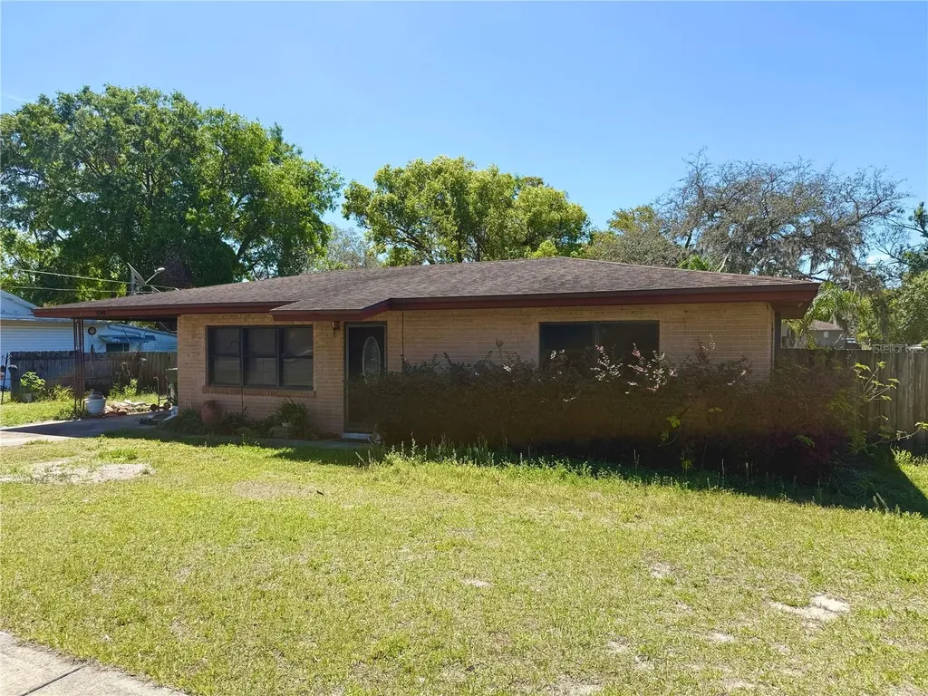 460 W Pierce Street Lake Alfred FL 33850