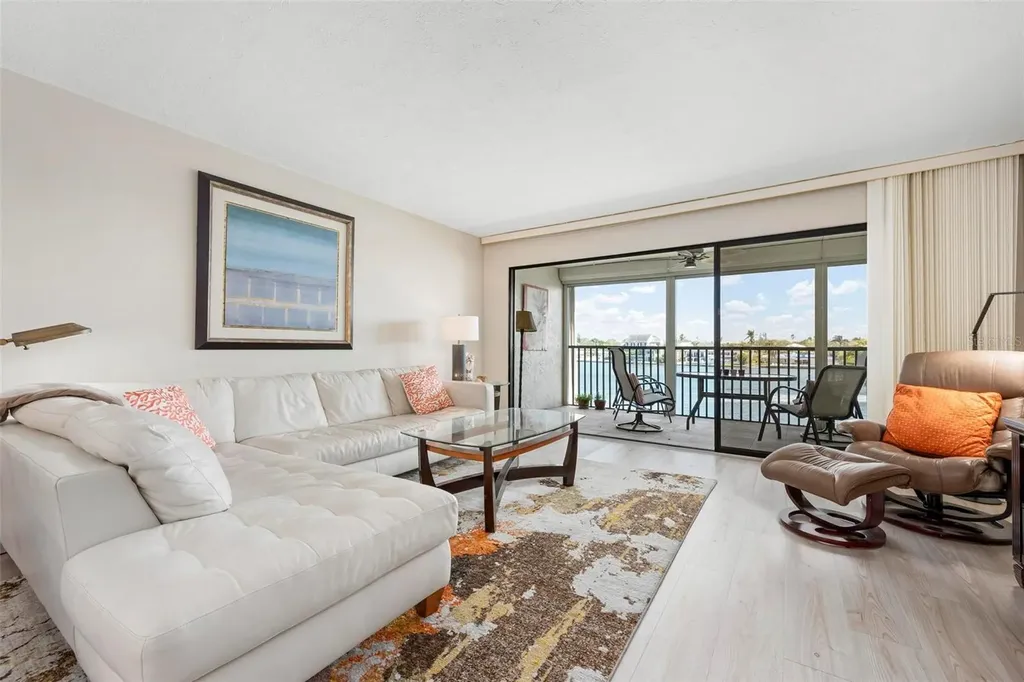 1900 Cove II Place Sarasota FL 34242