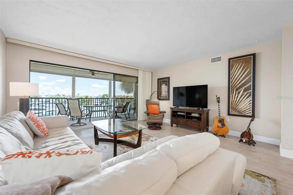 1900 Cove II Place Sarasota FL 34242