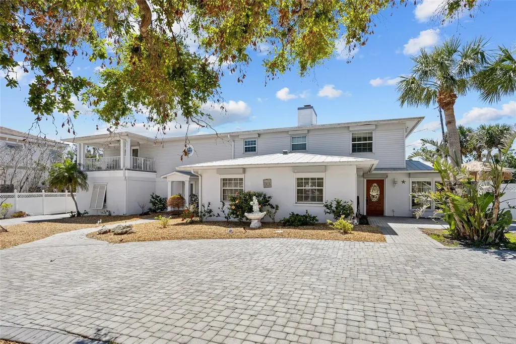 6112 Gnarled Oak Drive Englewood FL 34223