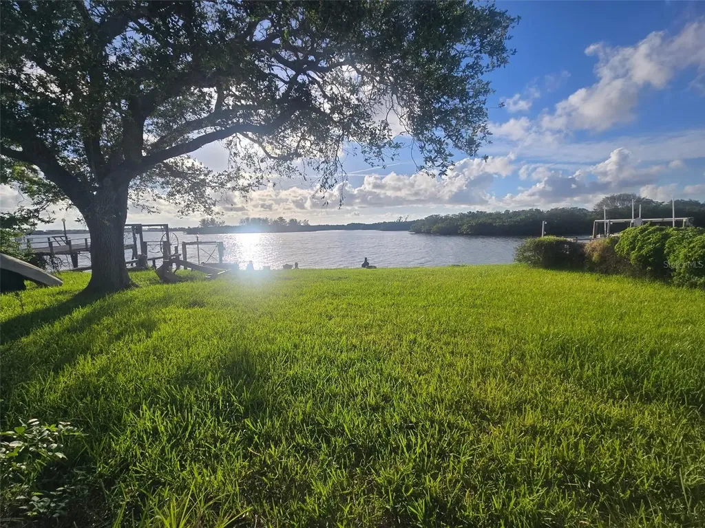 5688 Oakhurst Drive Seminole FL 33772