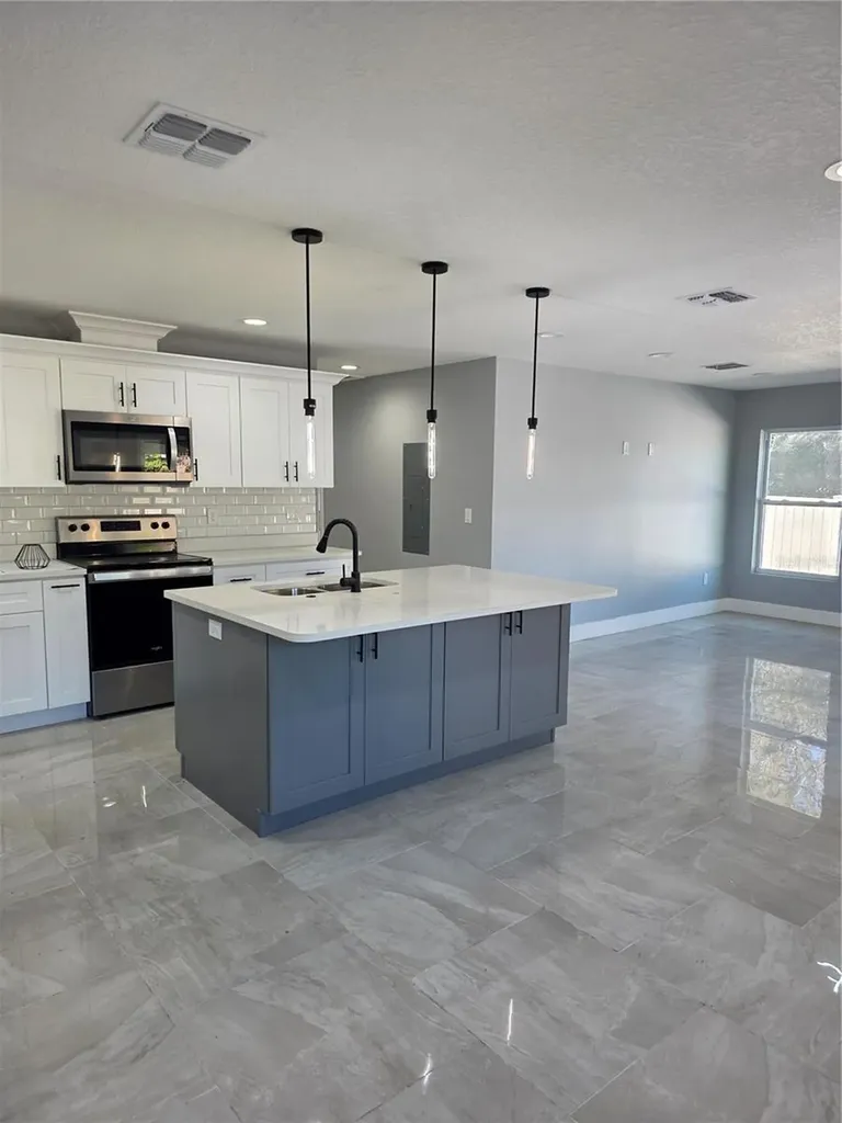 3704 Smith Tree Street Tampa FL 33619