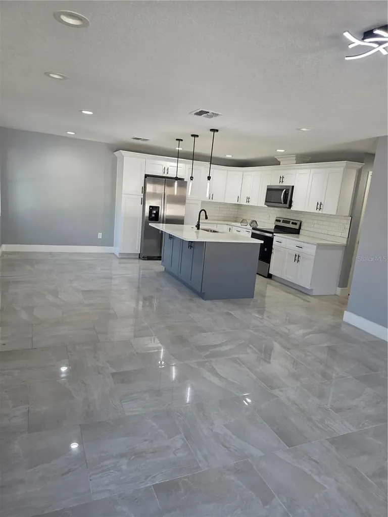 3704 Smith Tree Street Tampa FL 33619