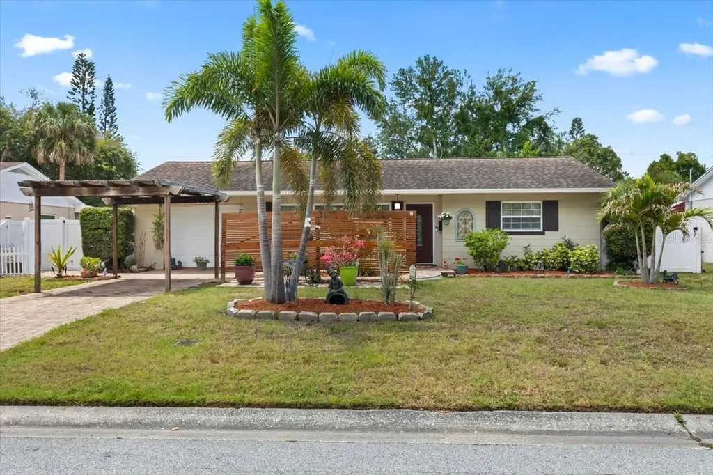 6698 35th Avenue N St Petersburg FL 33710