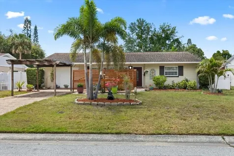 6698 35th Avenue N St Petersburg FL 33710