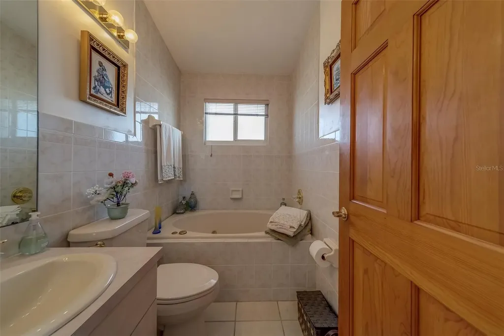 17606 Lee Avenue Redington Shores FL 33708