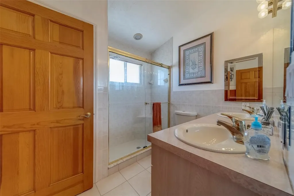 17606 Lee Avenue Redington Shores FL 33708
