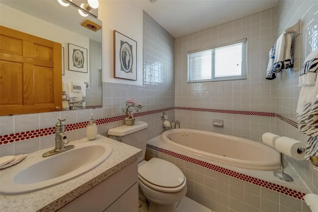17606 Lee Avenue Redington Shores FL 33708