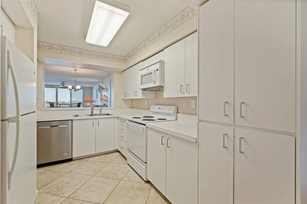 6105 Bahia Del Mar Circle St Petersburg FL 33715