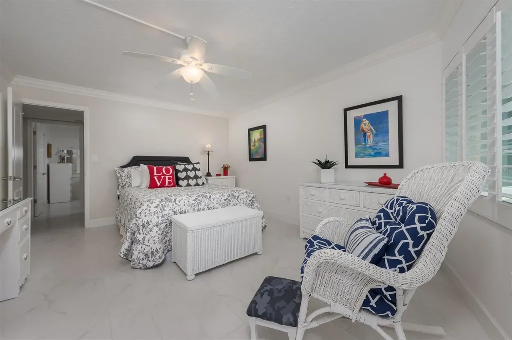 1350 N Portofino Drive Sarasota FL 34242
