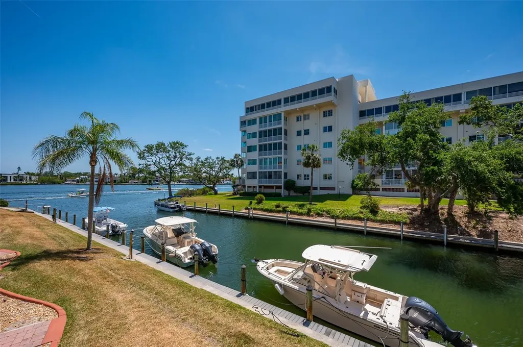 1350 N Portofino Drive Sarasota FL 34242