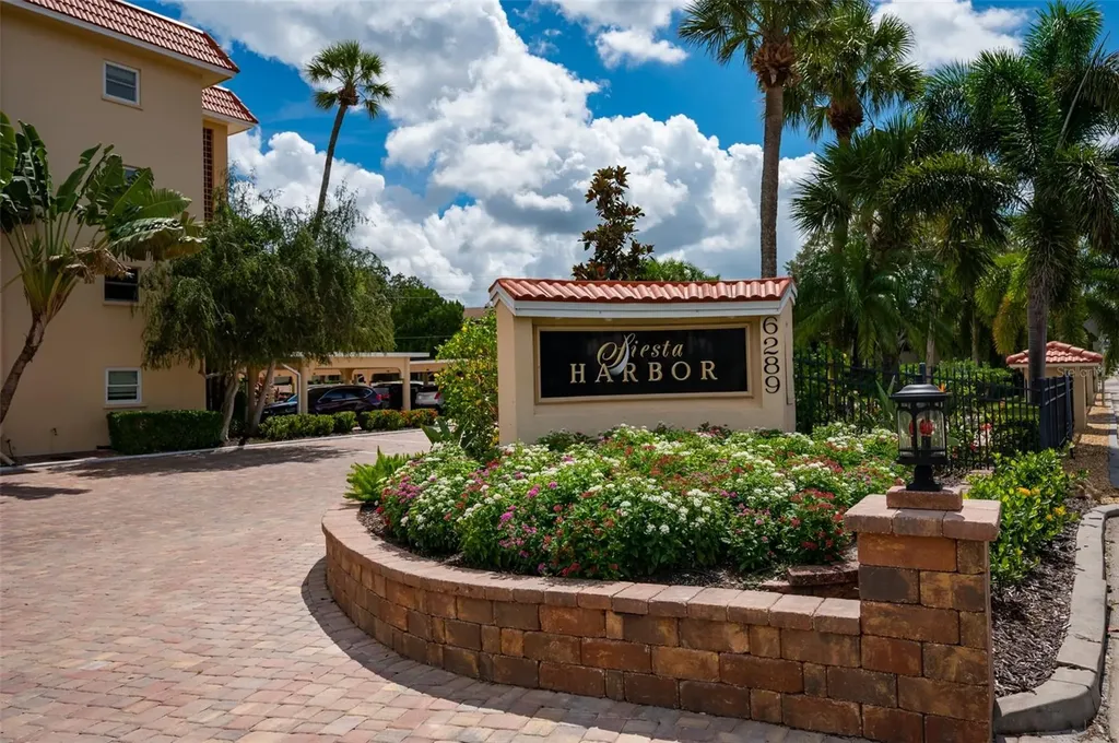 1350 N Portofino Drive Sarasota FL 34242