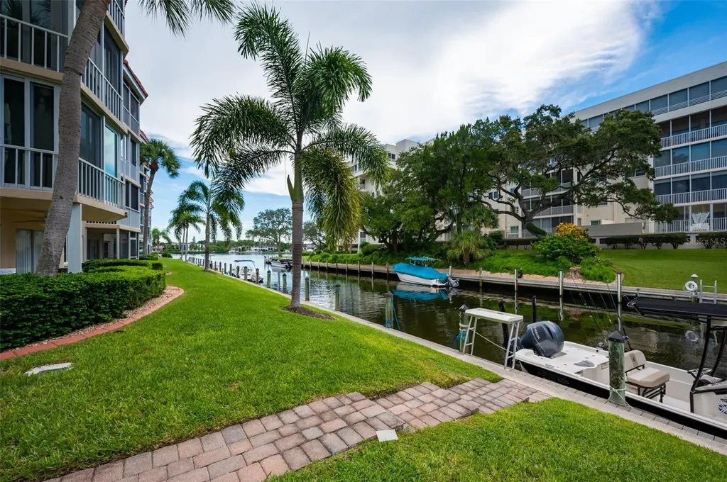 1350 N Portofino Drive Sarasota FL 34242