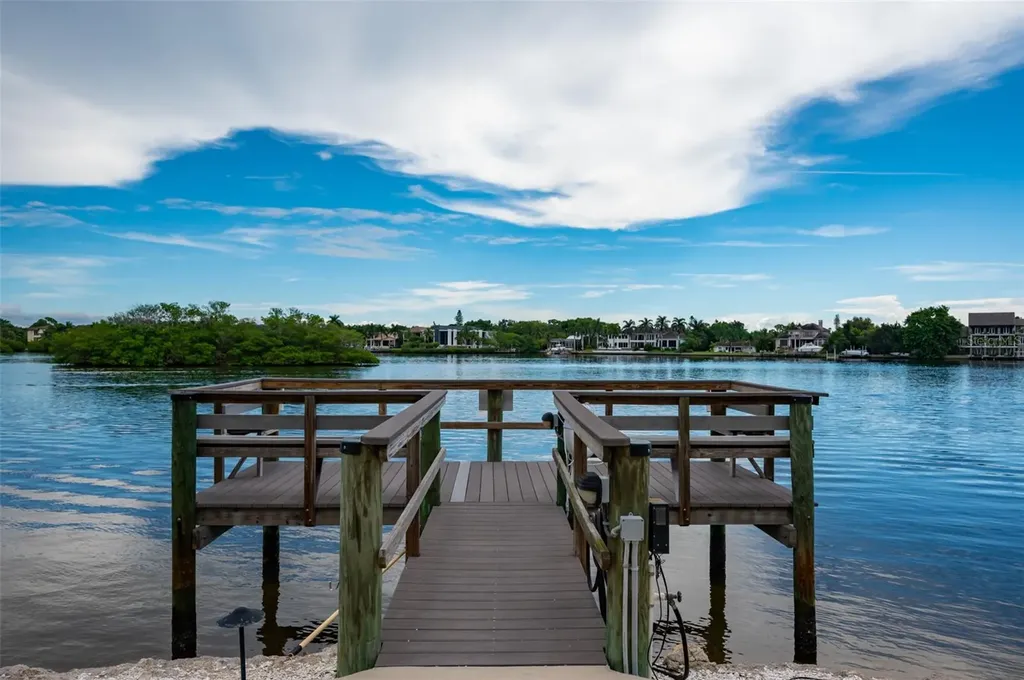 1350 N Portofino Drive Sarasota FL 34242