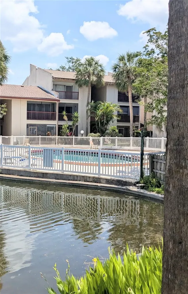 3840 N Lake Drive Tampa FL 33614