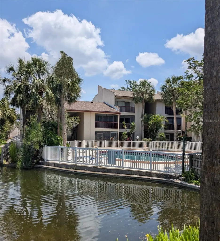 3840 N Lake Drive Tampa FL 33614