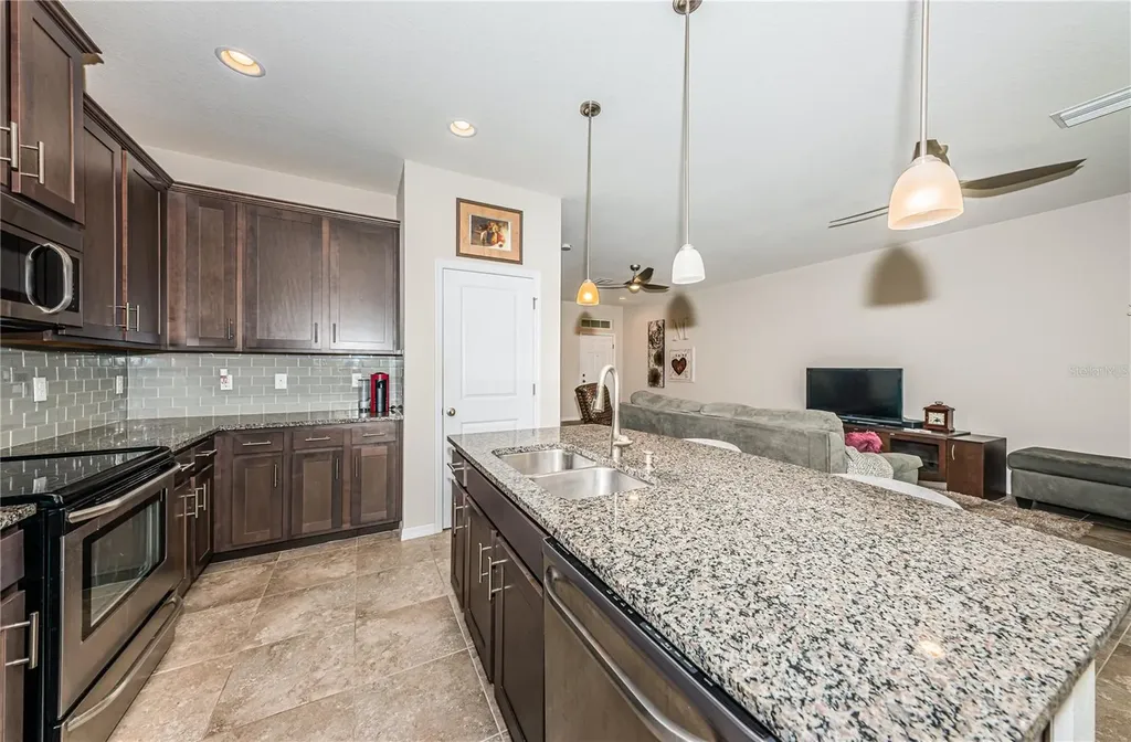 5225 5th Way N St Petersburg FL 33703