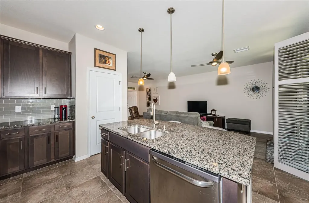 5225 5th Way N St Petersburg FL 33703
