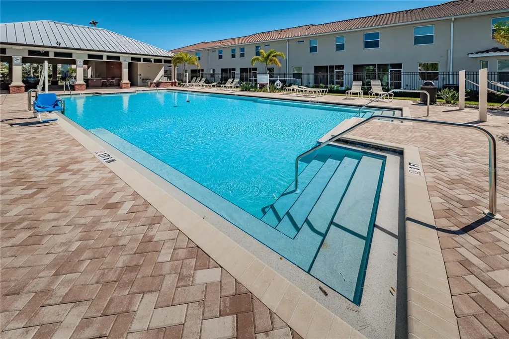 5225 5th Way N St Petersburg FL 33703