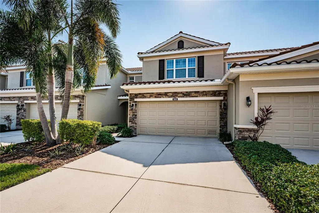 5225 5th Way N St Petersburg FL 33703