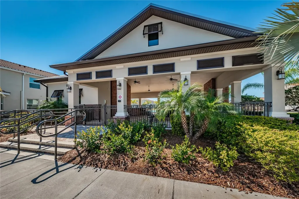 5225 5th Way N St Petersburg FL 33703