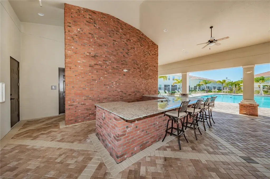 5225 5th Way N St Petersburg FL 33703