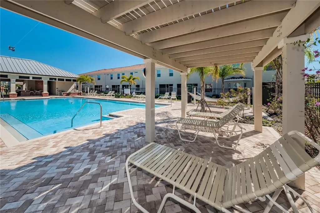 5225 5th Way N St Petersburg FL 33703