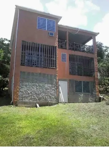 Carretera Interior V. Borinquen Vieques PR 00765