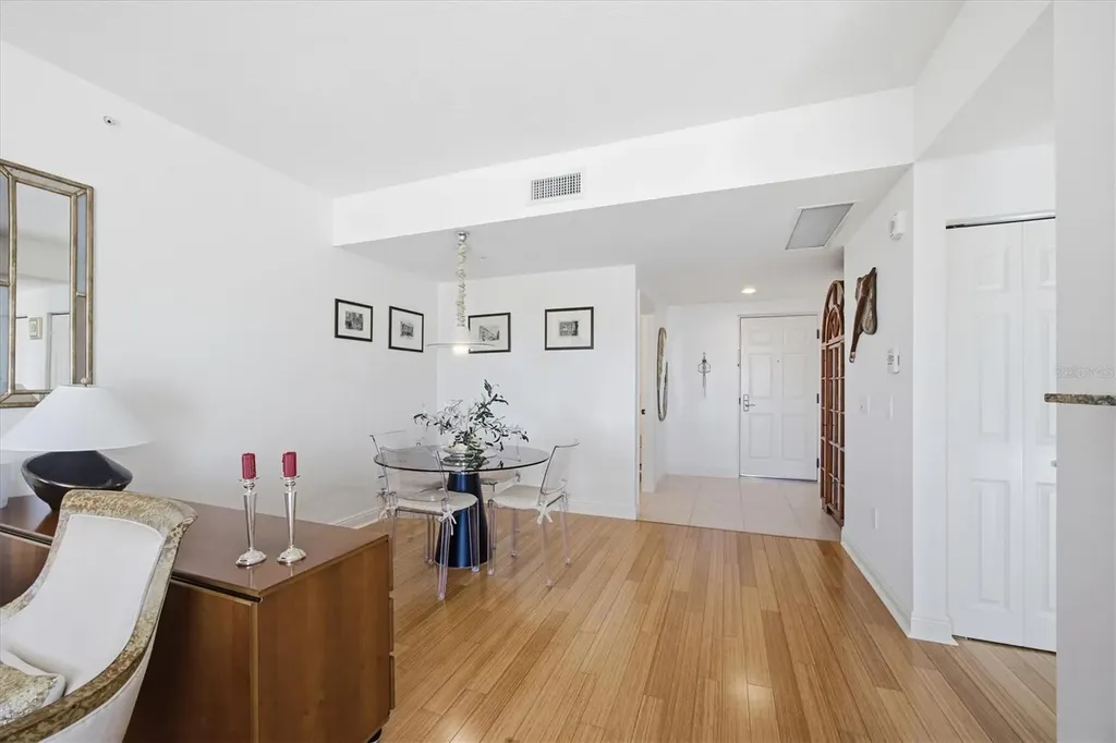 800 N Tamiami Trail Sarasota FL 34236