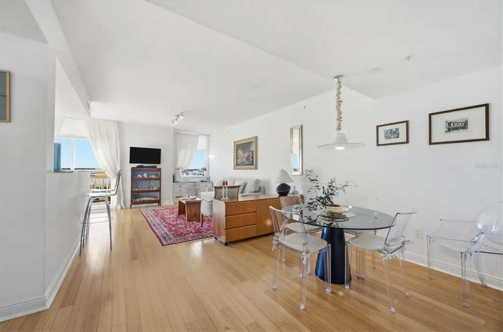 800 N Tamiami Trail Sarasota FL 34236