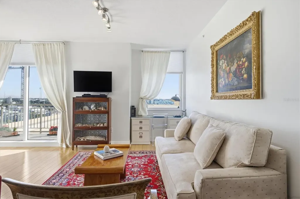 800 N Tamiami Trail Sarasota FL 34236