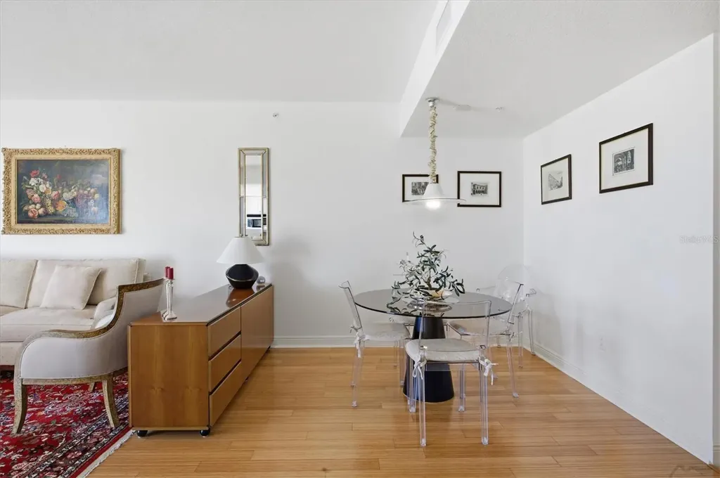 800 N Tamiami Trail Sarasota FL 34236