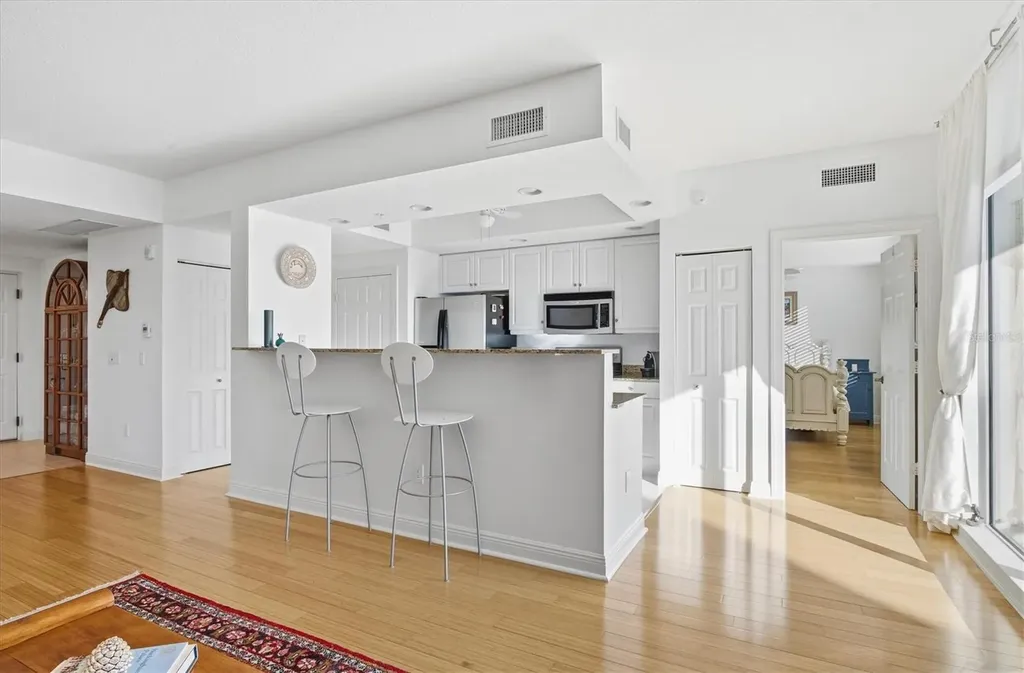 800 N Tamiami Trail Sarasota FL 34236