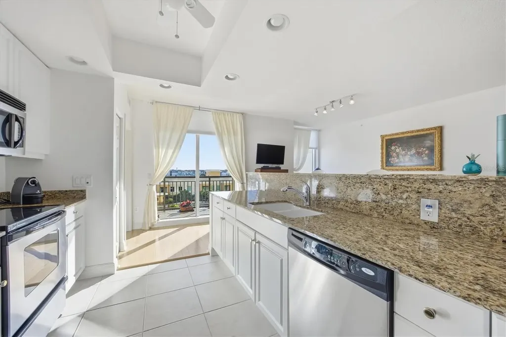 800 N Tamiami Trail Sarasota FL 34236