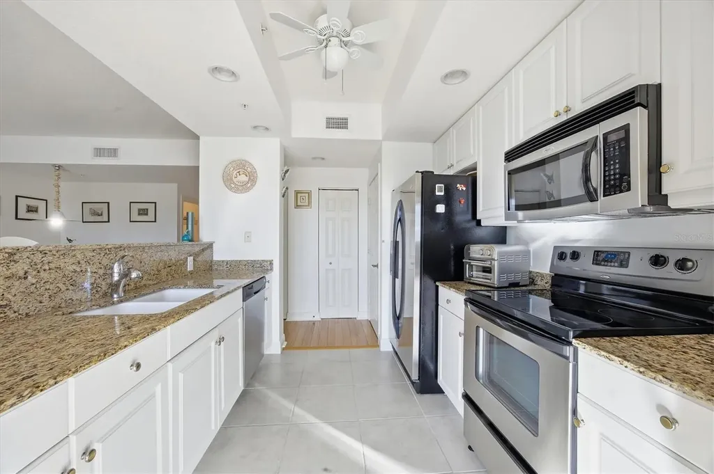 800 N Tamiami Trail Sarasota FL 34236