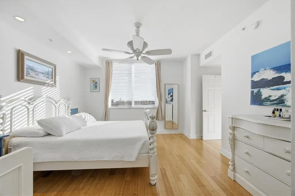 800 N Tamiami Trail Sarasota FL 34236