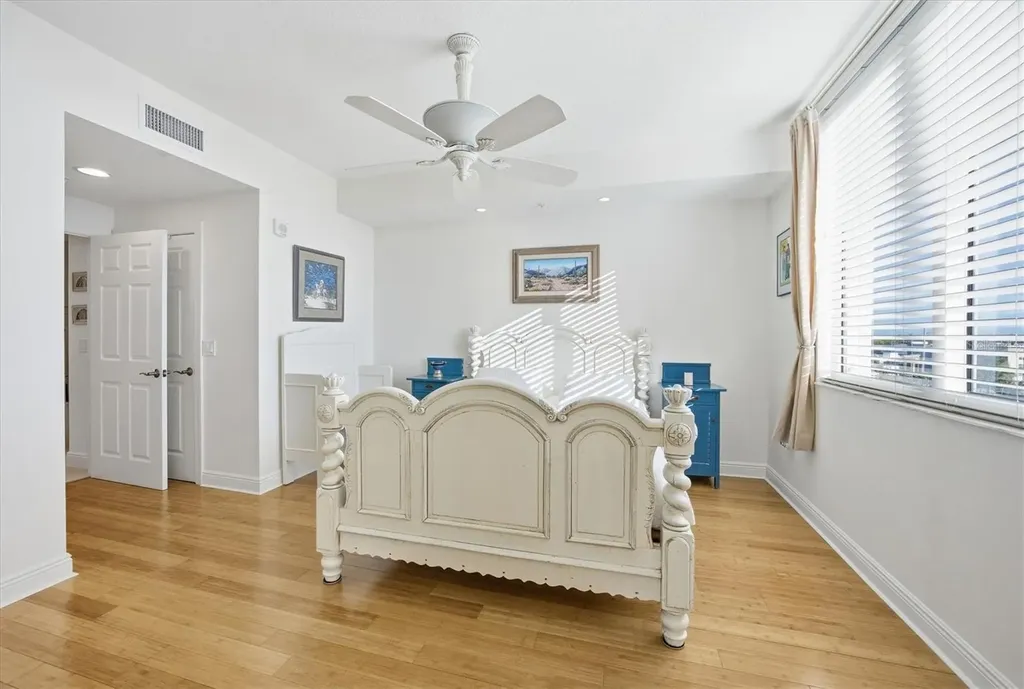 800 N Tamiami Trail Sarasota FL 34236