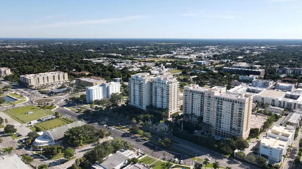 800 N Tamiami Trail Sarasota FL 34236