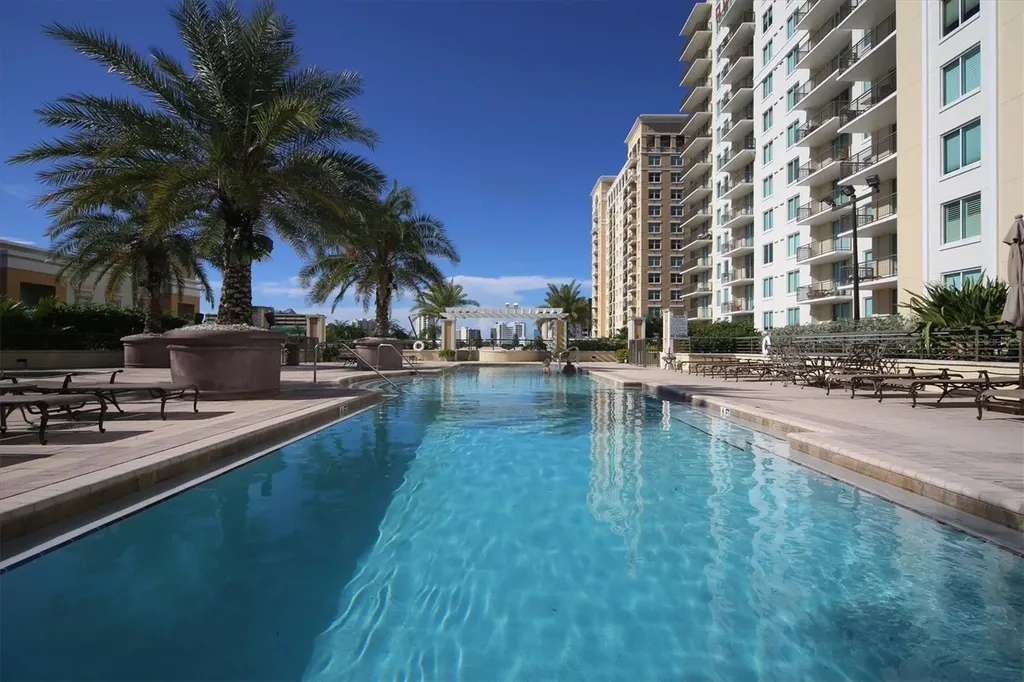 800 N Tamiami Trail Sarasota FL 34236