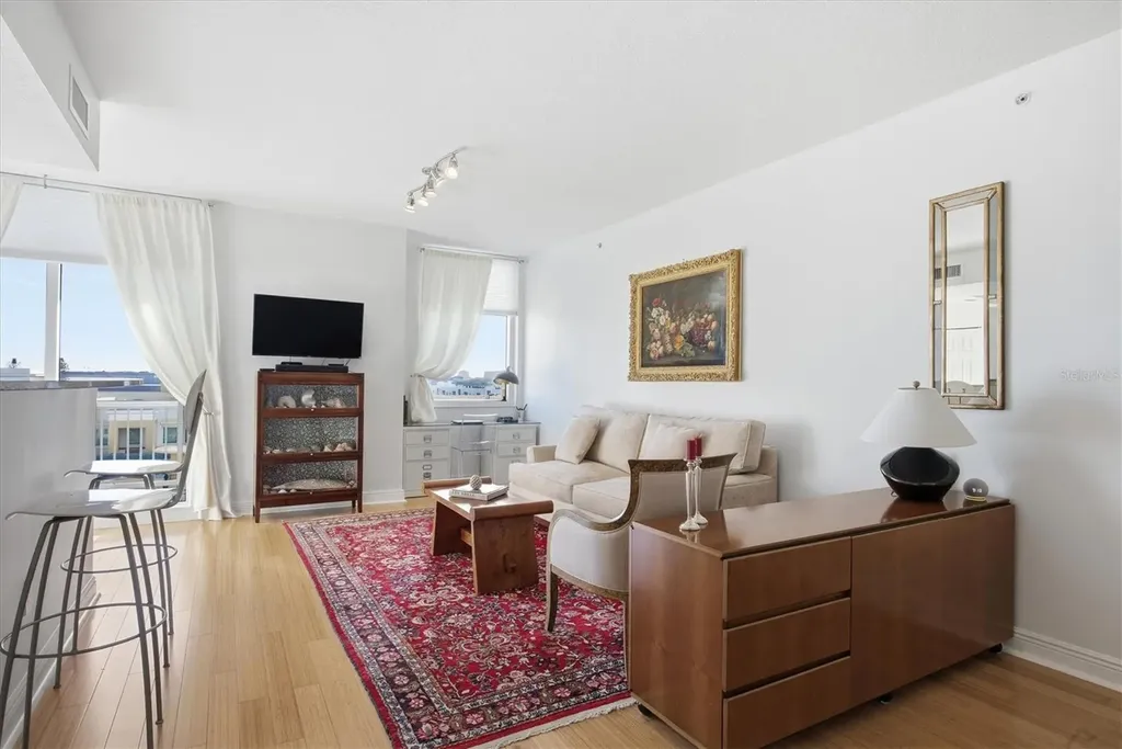 800 N Tamiami Trail Sarasota FL 34236