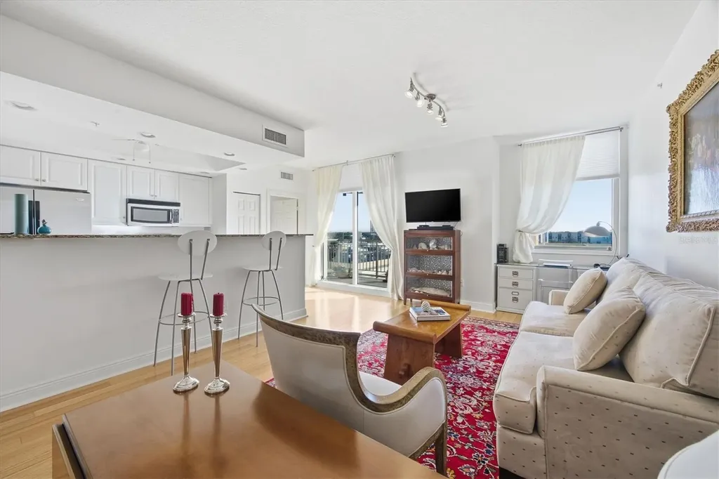 800 N Tamiami Trail Sarasota FL 34236