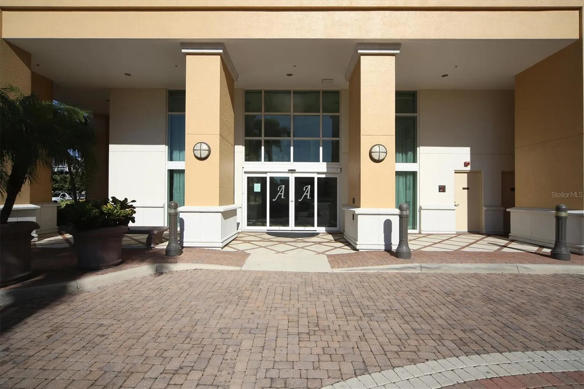 800 N Tamiami Trail Sarasota FL 34236
