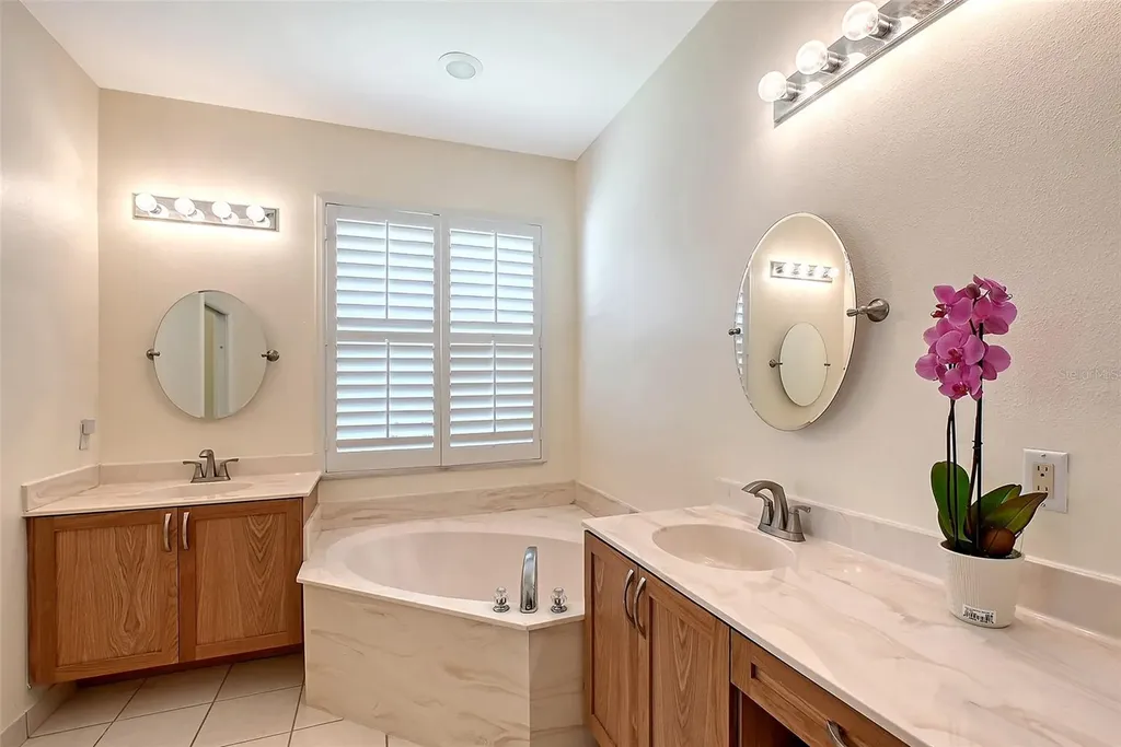 6605 38th Lane E Sarasota FL 34243