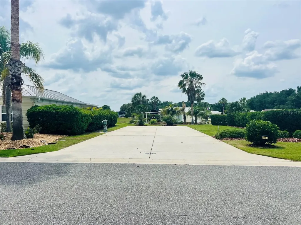 9450 SE 47th Way Webster FL 33597