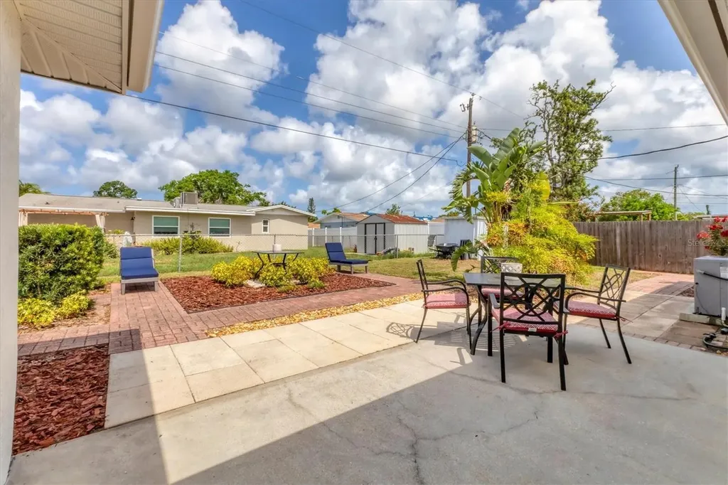 2402 33rd Street W Bradenton FL 34205