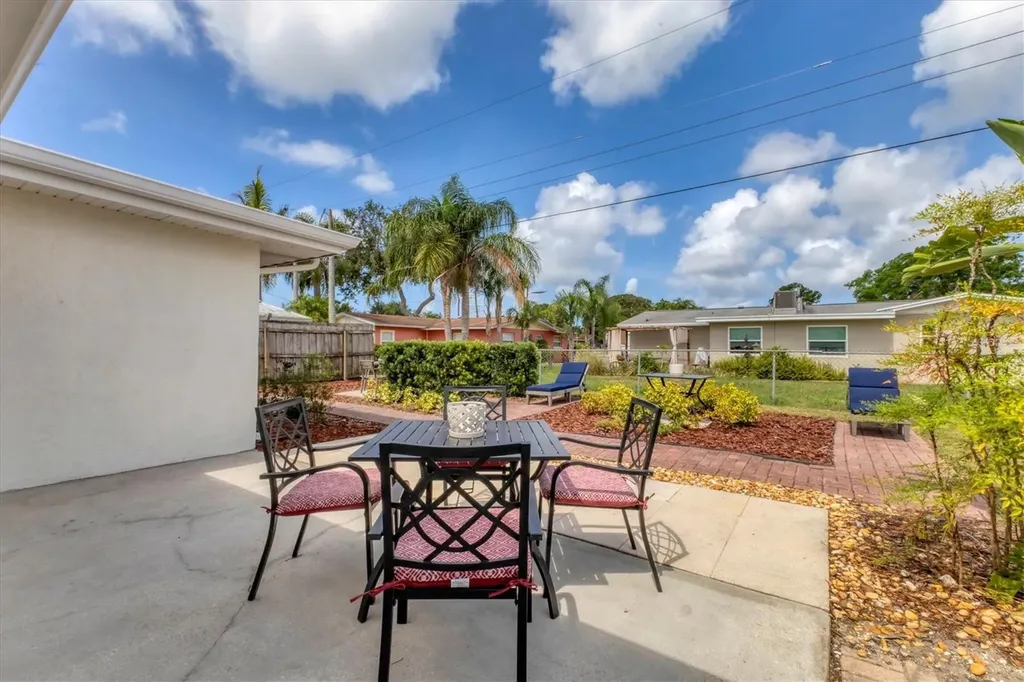 2402 33rd Street W Bradenton FL 34205
