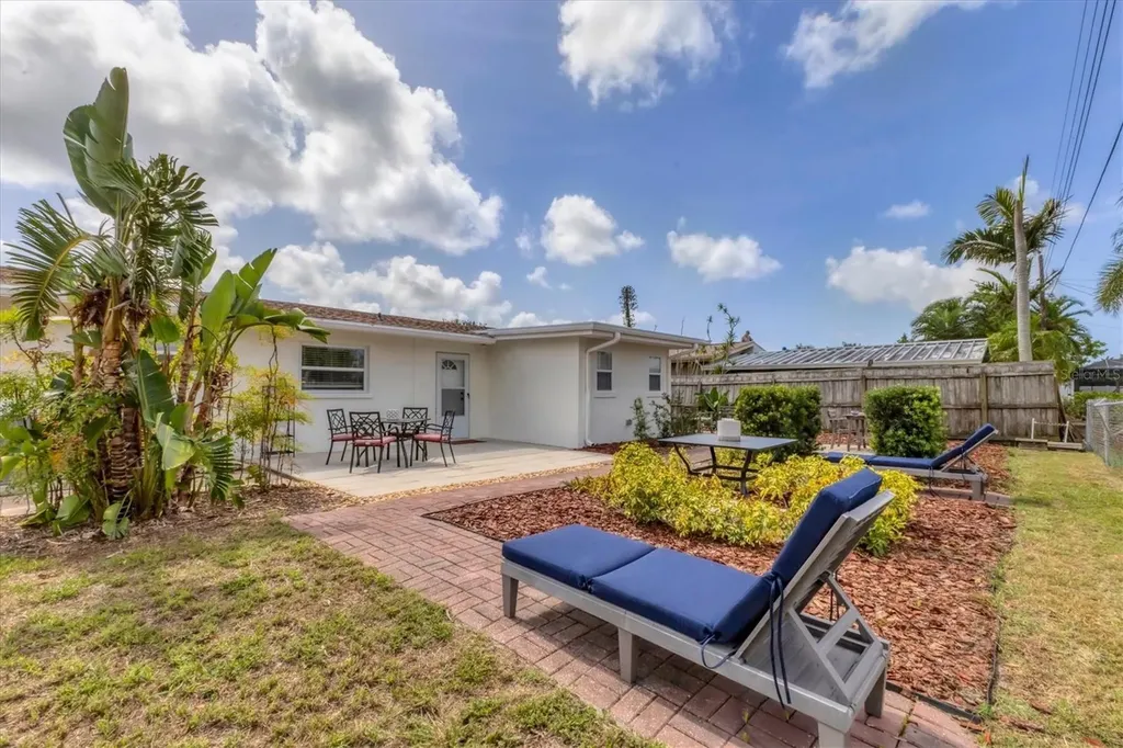 2402 33rd Street W Bradenton FL 34205