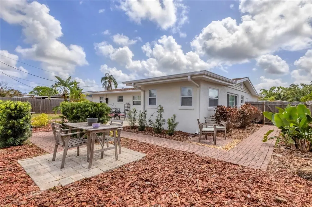 2402 33rd Street W Bradenton FL 34205