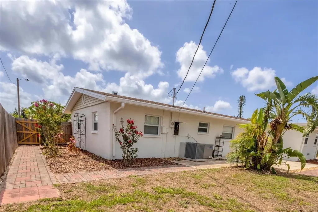 2402 33rd Street W Bradenton FL 34205